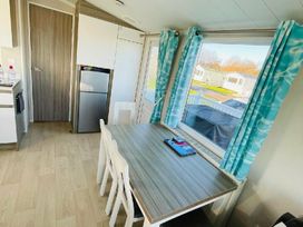 Primrose Valley Holiday Park - Holiday Accommodation 19116 - North Yorkshire (incl. Whitby) - 1186844 - thumbnail photo 8