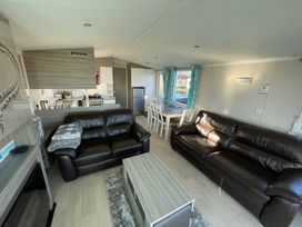 Primrose Valley Holiday Park - Holiday Accommodation 19116 - North Yorkshire (incl. Whitby) - 1186844 - thumbnail photo 11
