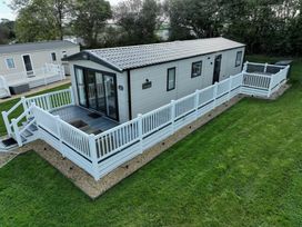 Meadow Lakes Holiday Park - Holiday Accommodation 19138 - Cornwall - 1186851 - thumbnail photo 15