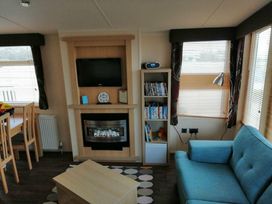 Devon Cliffs Holiday Park - Holiday Accommodation 1915 - Devon - 1186859 - thumbnail photo 2