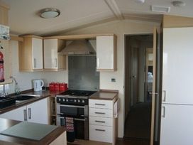 Devon Cliffs Holiday Park - Holiday Accommodation 1915 - Devon - 1186859 - thumbnail photo 4