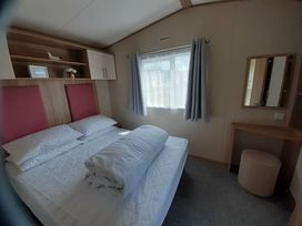 Crows Nest Caravan Park - Holiday Accommodation 19151 - North Yorkshire (incl. Whitby) - 1186860 - thumbnail photo 8