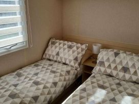 Happy Days Seaside Holiday Park - Holiday Accommodation 19183 - Lincolnshire - 1186872 - thumbnail photo 2