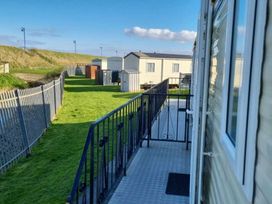 Happy Days Seaside Holiday Park - Holiday Accommodation 19183 - Lincolnshire - 1186872 - thumbnail photo 3