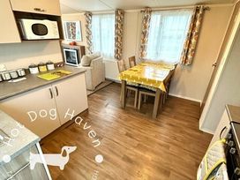 Thornwick Bay Holiday Village - Holiday Accommodation 19198 - North Yorkshire (incl. Whitby) - 1186878 - thumbnail photo 6