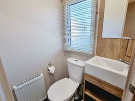 Golden Palm Resort - Holiday Accommodation 19232 - Lincolnshire - 1186896 - thumbnail photo 9