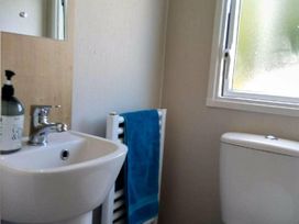Hayling Island Holiday Park - Meadow Bay Villages - Holiday Accommodation 19247 - Hampshire - 1186901 - thumbnail photo 7