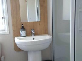 Hayling Island Holiday Park - Meadow Bay Villages - Holiday Accommodation 19247 - Hampshire - 1186901 - thumbnail photo 8