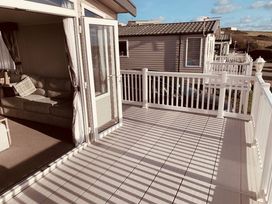 Devon Cliffs Holiday Park - Holiday Accommodation 19259 - Devon - 1186903 - thumbnail photo 3