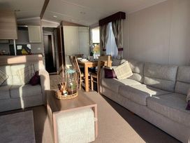 Devon Cliffs Holiday Park - Holiday Accommodation 19259 - Devon - 1186903 - thumbnail photo 5