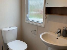 Devon Cliffs Holiday Park - Holiday Accommodation 19259 - Devon - 1186903 - thumbnail photo 16