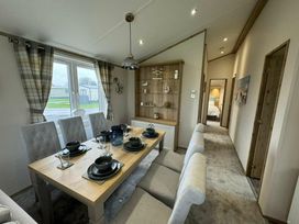 Lilac Blossom Meadow - Holiday Accommodation 19300 - Lincolnshire - 1186927 - thumbnail photo 2