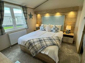 Lilac Blossom Meadow - Holiday Accommodation 19300 - Lincolnshire - 1186927 - thumbnail photo 3