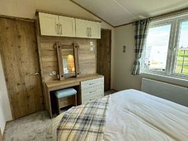 Lilac Blossom Meadow - Holiday Accommodation 19300 - Lincolnshire - 1186927 - thumbnail photo 7