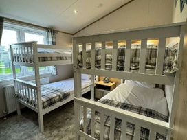 Lilac Blossom Meadow - Holiday Accommodation 19300 - Lincolnshire - 1186927 - thumbnail photo 8
