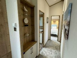 Lilac Blossom Meadow - Holiday Accommodation 19300 - Lincolnshire - 1186927 - thumbnail photo 14