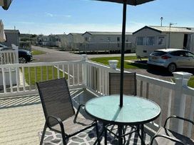 Golden Palm Resort - Holiday Accommodation 19301 - Lincolnshire - 1186928 - thumbnail photo 3