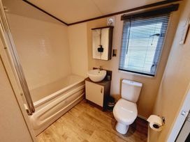 Golden Palm Resort - Holiday Accommodation 19301 - Lincolnshire - 1186928 - thumbnail photo 8