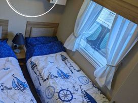 Trecco Bay - Holiday Accommodation 19339 - Somerset & Wiltshire - 1186938 - thumbnail photo 9
