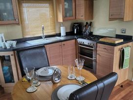 Lido Beach Holiday Park - Holiday Accommodation 19352 - North Wales - 1186941 - thumbnail photo 7
