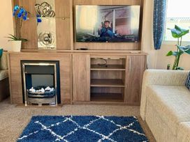 Manor Park Holiday Village - Holiday Accommodation 19353 - Norfolk - 1186942 - thumbnail photo 3