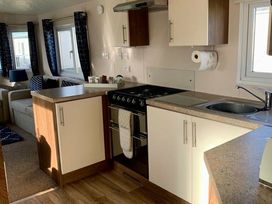 Manor Park Holiday Village - Holiday Accommodation 19353 - Norfolk - 1186942 - thumbnail photo 4