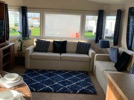 Manor Park Holiday Village - Holiday Accommodation 19353 - Norfolk - 1186942 - thumbnail photo 6