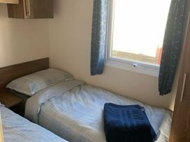 Manor Park Holiday Village - Holiday Accommodation 19353 - Norfolk - 1186942 - thumbnail photo 13