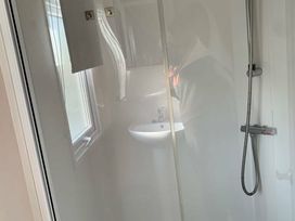 Manor Park Holiday Village - Holiday Accommodation 19353 - Norfolk - 1186942 - thumbnail photo 14
