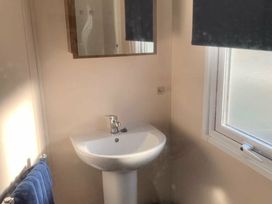 Manor Park Holiday Village - Holiday Accommodation 19353 - Norfolk - 1186942 - thumbnail photo 15