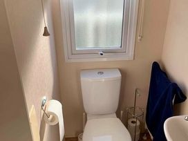 Manor Park Holiday Village - Holiday Accommodation 19353 - Norfolk - 1186942 - thumbnail photo 16