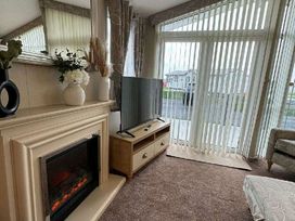 Lilac Blossom Meadow - Holiday Accommodation 19462 - Lincolnshire - 1186986 - thumbnail photo 2