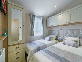 Lilac Blossom Meadow - Holiday Accommodation 19462 - Lincolnshire - 1186986 - thumbnail photo 7