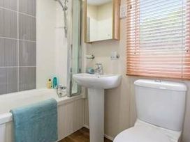 Lilac Blossom Meadow - Holiday Accommodation 19462 - Lincolnshire - 1186986 - thumbnail photo 9