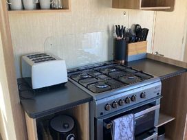 Devon Cliffs Holiday Park - Holiday Accommodation 19529 - Devon - 1187001 - thumbnail photo 7