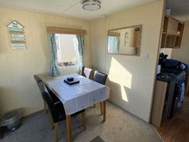 Devon Cliffs Holiday Park - Holiday Accommodation 19529 - Devon - 1187001 - thumbnail photo 9