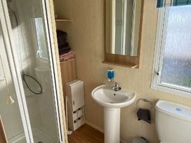 Devon Cliffs Holiday Park - Holiday Accommodation 19529 - Devon - 1187001 - thumbnail photo 12