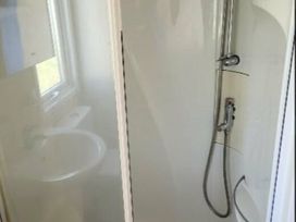 Halleaths Caravan Park - Holiday Accommodation 19542 -  - 1187007 - thumbnail photo 12