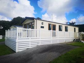 White Acres Holiday Park - Holiday Accommodation 19548 - Cornwall - 1187010 - thumbnail photo 1