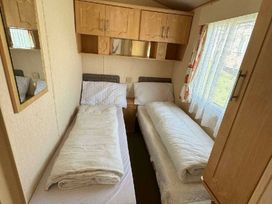 Devon Cliffs Holiday Park - Holiday Accommodation 19565 - Devon - 1187019 - thumbnail photo 12
