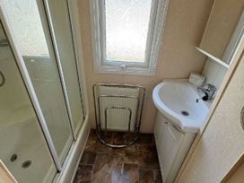 Devon Cliffs Holiday Park - Holiday Accommodation 19565 - Devon - 1187019 - thumbnail photo 14