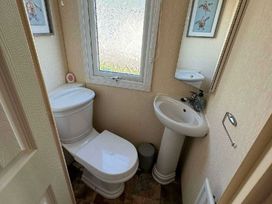 Devon Cliffs Holiday Park - Holiday Accommodation 19565 - Devon - 1187019 - thumbnail photo 16