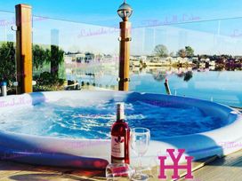 Tattershall Lakes Country Park - Holiday Accommodation 19578 - Lincolnshire - 1187025 - thumbnail photo 1