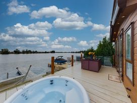 Tattershall Lakes Country Park - Holiday Accommodation 19578 - Lincolnshire - 1187025 - thumbnail photo 2