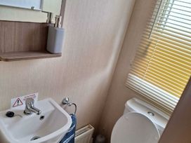 Broadland Sands - Holiday Accommodation 19629 - Suffolk & Essex - 1187038 - thumbnail photo 9