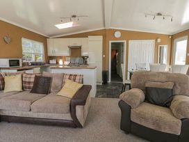 Cayton Bay Caravan Park - Holiday Accommodation 19644 - North Yorkshire (incl. Whitby) - 1187046 - thumbnail photo 5