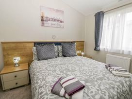 Cayton Bay Caravan Park - Holiday Accommodation 19647 - North Yorkshire (incl. Whitby) - 1187047 - thumbnail photo 15