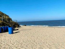 Seabreeze Caravan Park - Holiday Accommodation 19681 - Norfolk - 1187061 - thumbnail photo 16