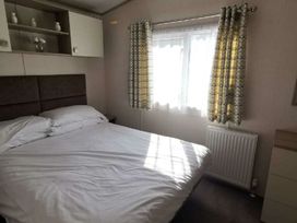 Oakdene Forest Park - Holiday Accommodation 19707 - Hampshire - 1187071 - thumbnail photo 5