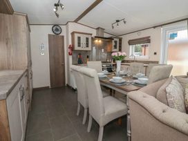 Cayton Bay Caravan Park - Holiday Accommodation 19719 - North Yorkshire (incl. Whitby) - 1187080 - thumbnail photo 5